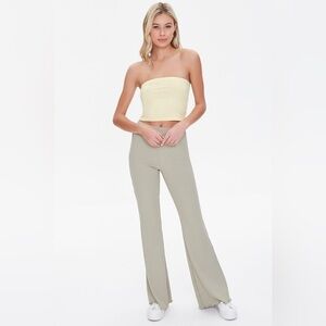 Forever 21 Lettuce-Edge Ribbed Flare Pants Sage Green
Small